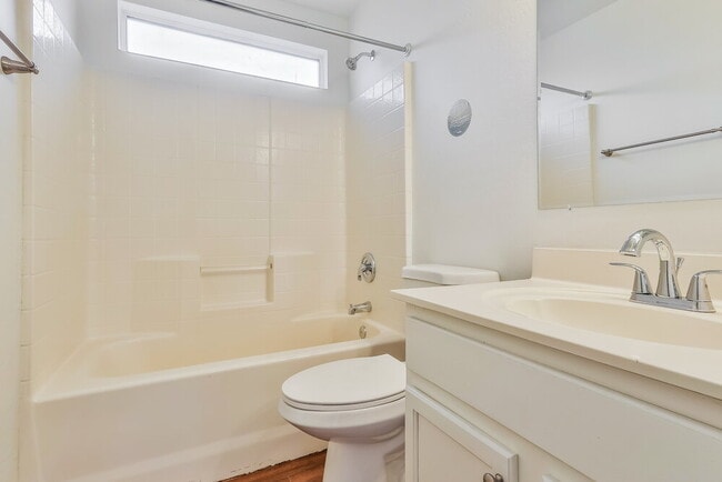 Building Photo - 115 N Ramada Cir