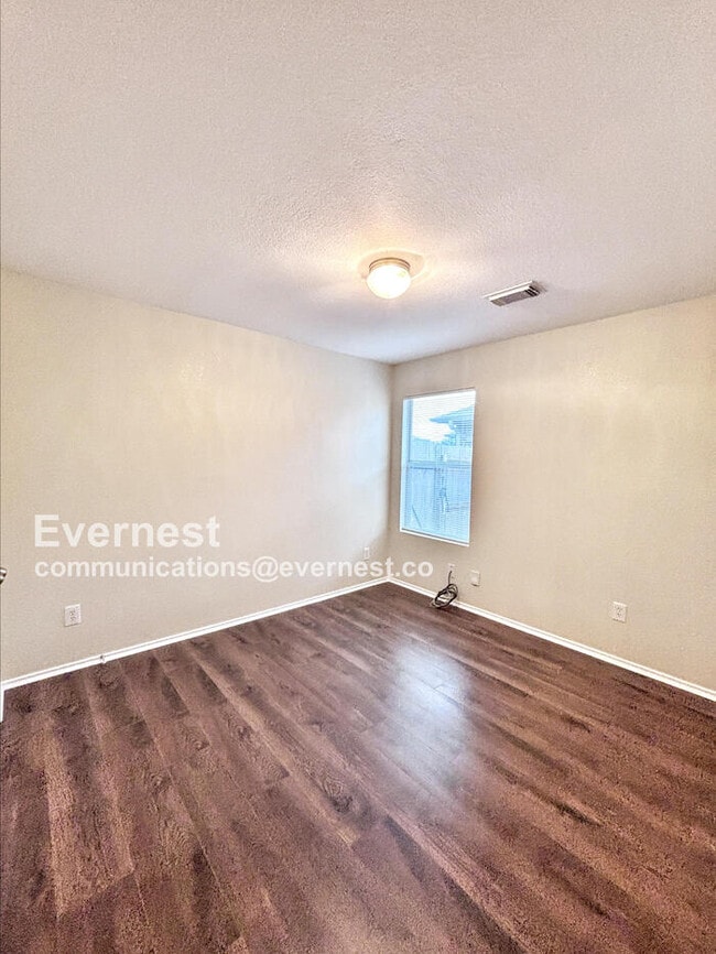 Building Photo - 122 Golden Oak Dr