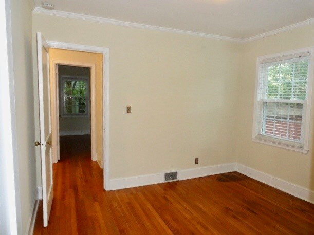 Building Photo - 1618 Delaware Ave