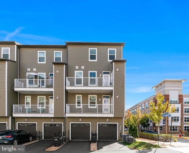 Building Photo - 45114 Kincora Dr