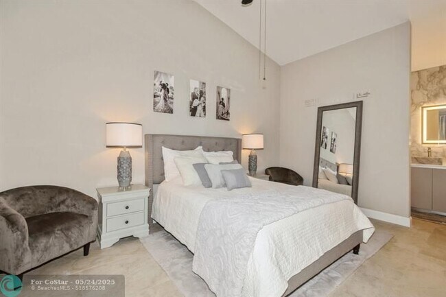 Building Photo - 4485 Carambola Cir N