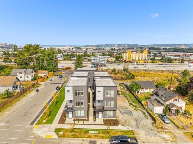 Building Photo - Brand New Construction 1 bed 1 Bath Availa...
