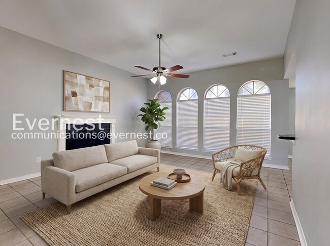 Building Photo - 4 Bed/2 Bath Home with Fenced Yard and Attached Garage / 4 Bed, 2 Bath / Pet-friendly / Available...