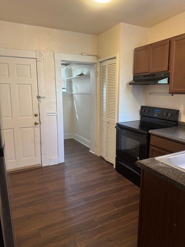 Building Photo - 2420 Barton Ave