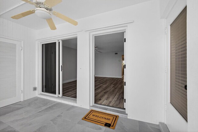 Building Photo - 100 Shore Ct