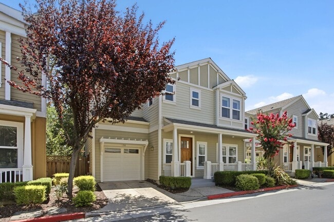Building Photo - 136 Creekside Village Dr