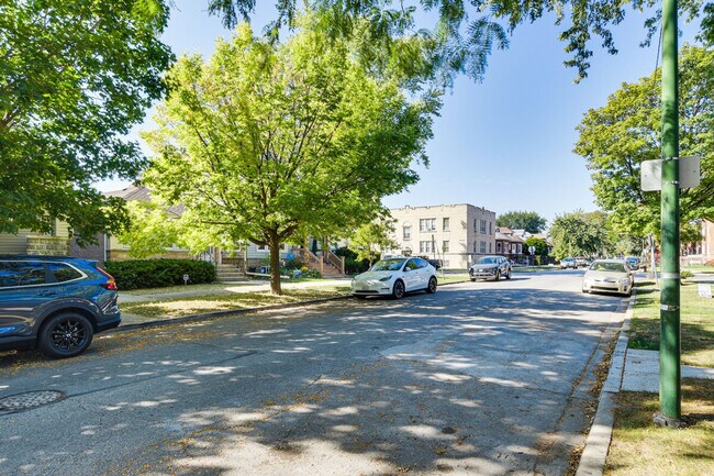 Building Photo - 4642 W Montana St