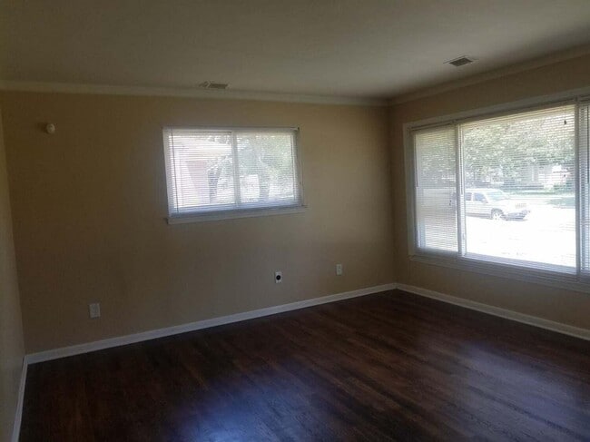 Building Photo - 1420 Gattegno St