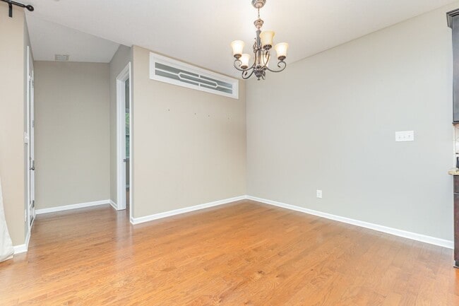 Building Photo - MOVE-IN READY!