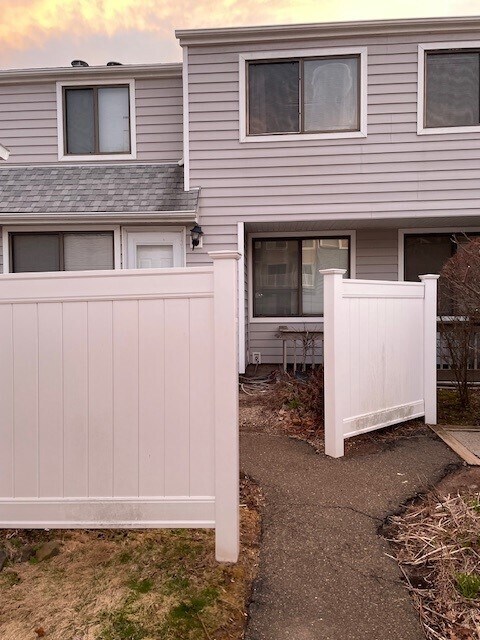 Building Photo - 428 Thoreau Rd