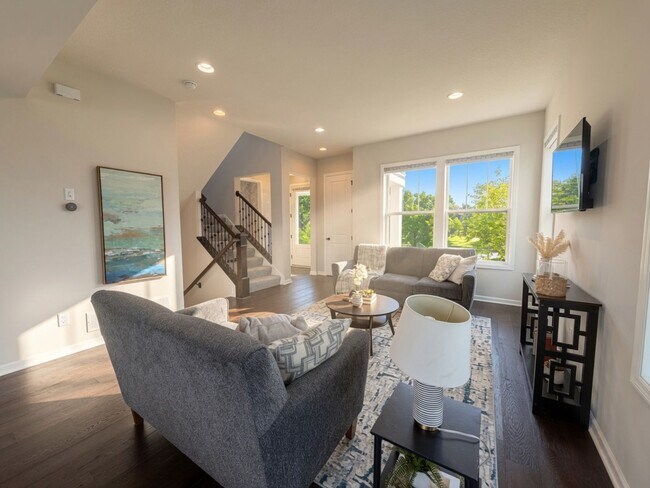 Building Photo - Gorgeous 3bed 3bath Home, Nestled in The Desirable Harvest West Neighborhood of Chaska