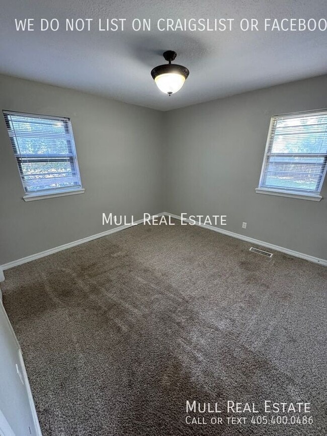 Building Photo - 1622 Chaucer Dr