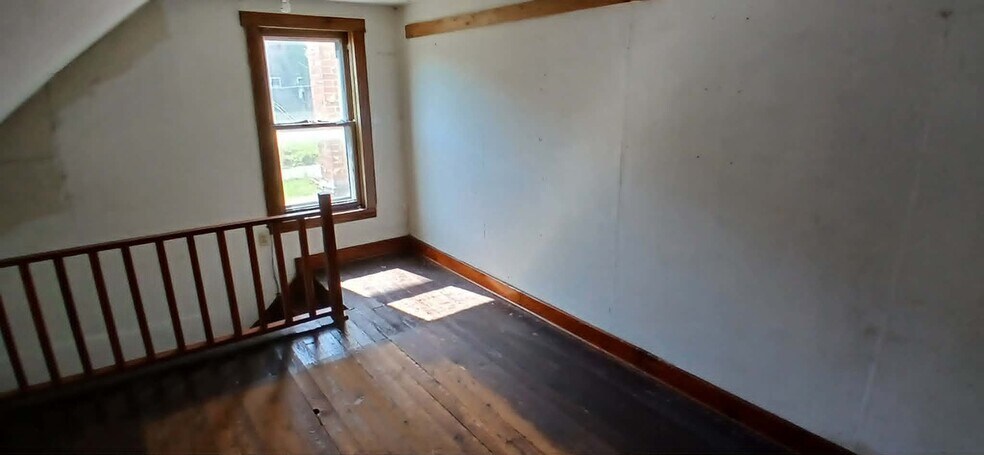 Building Photo - 648 Linden Ave