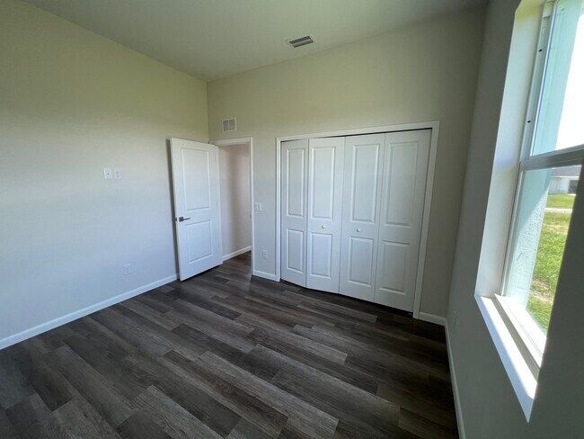 Building Photo - 1060 S Capri Ct