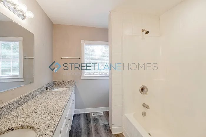 Building Photo - 2566 English Ave