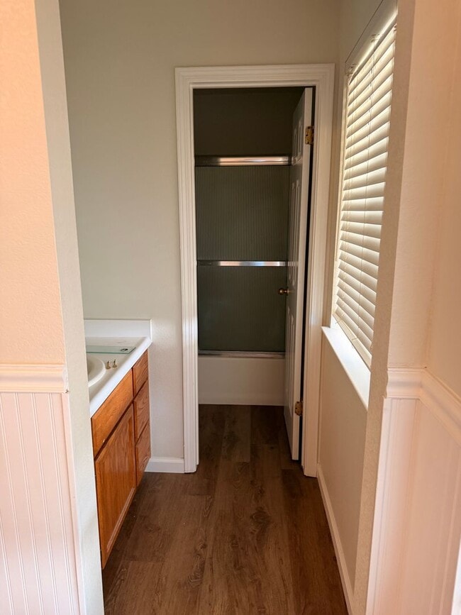Building Photo - 3-bedroom, 2-bath home in great neighborhood!