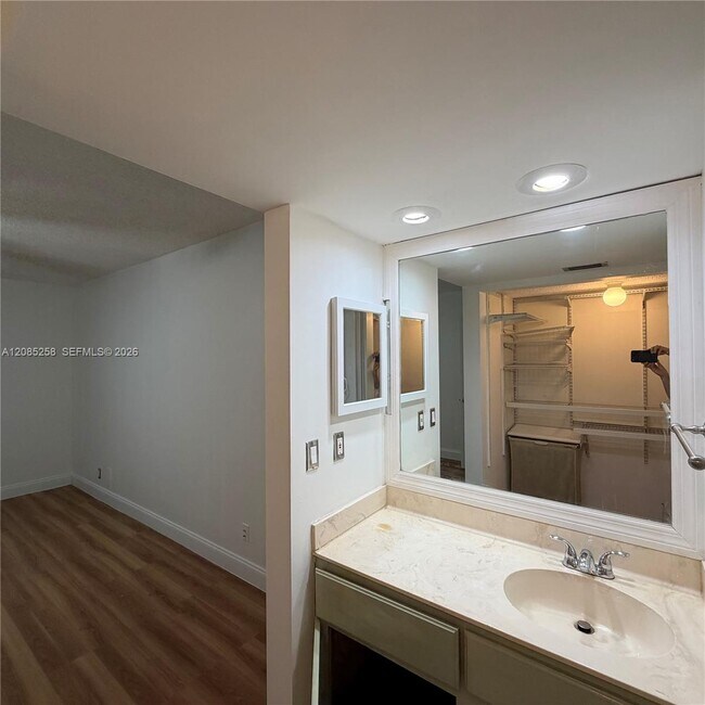 Building Photo - 1712 NW 81st Way
