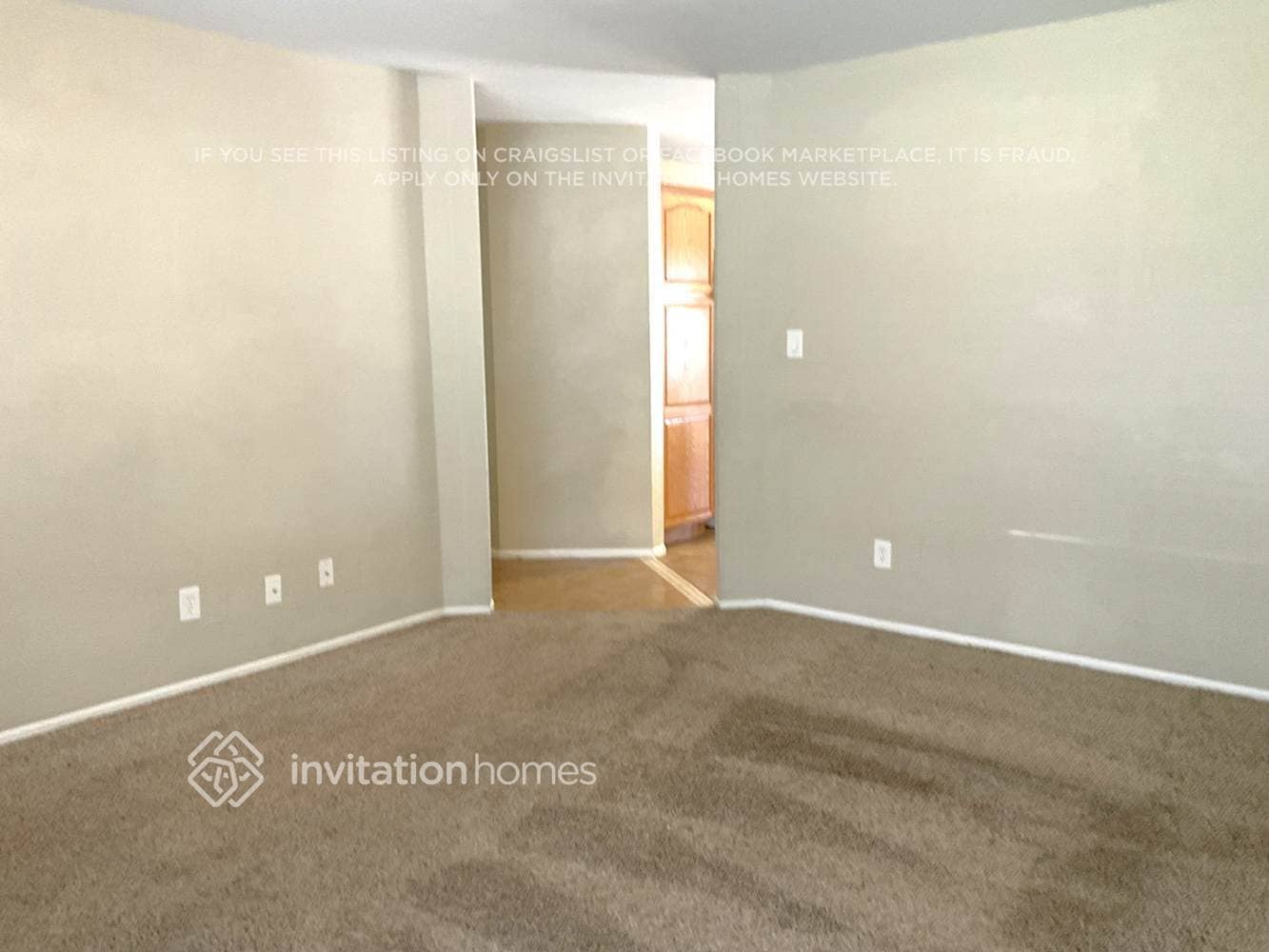 Building Photo - 811 E Hillview Cir