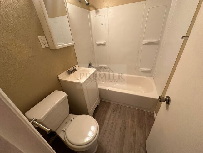 Building Photo - 4818 Woodend Ave
