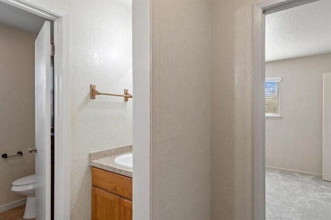 Building Photo - 115 Rhonda Dr