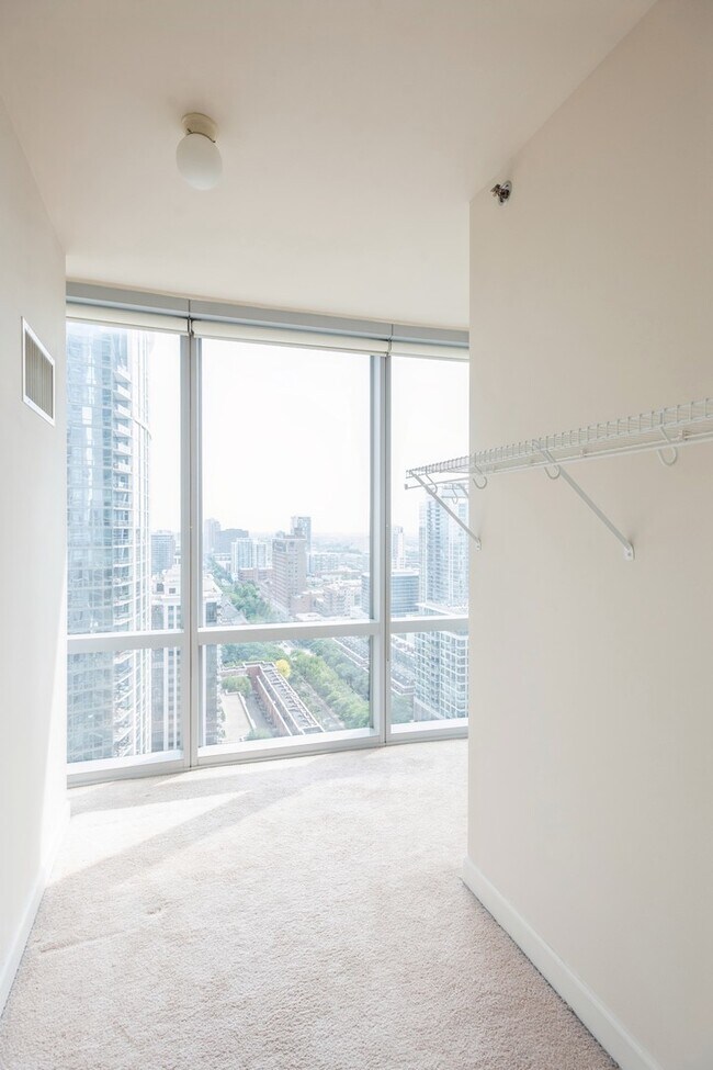 Building Photo - 1211 S Prairie Ave