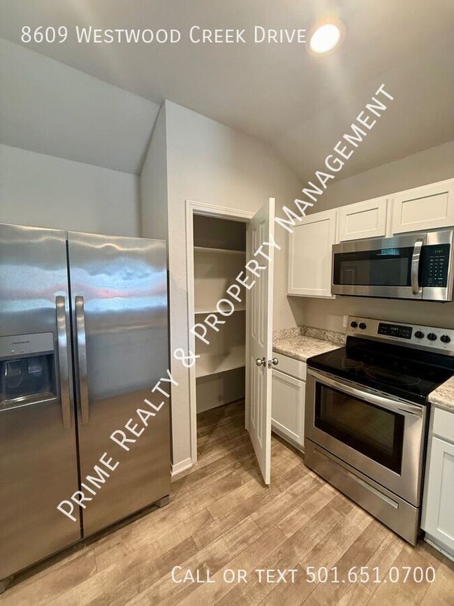 Building Photo - 8609 Westwood Crk Dr