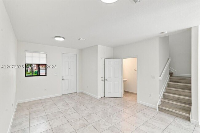 Building Photo - 125 SE 34th Terrace