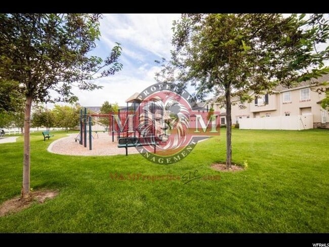 Building Photo - 3 Bd 2.5 Bath Condo 2 Car Garage