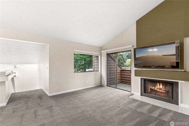 Building Photo - Great 1bed 1bath Location in Kirkland! Parking and W/S/G included in rent
