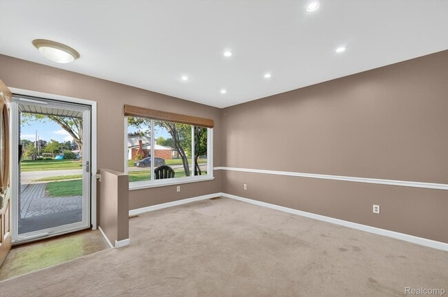 Building Photo - 11223 Hemlock Dr