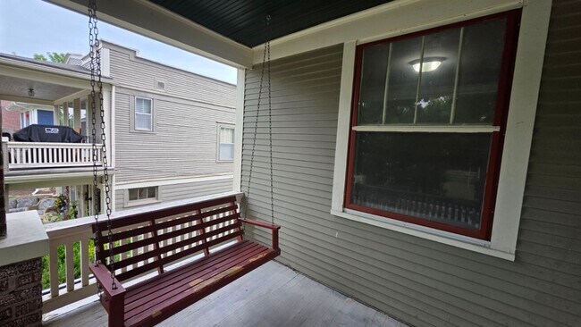 Building Photo - Beautiful 2BR 1BA unit w/ Covered Porch in Downtown Liberty