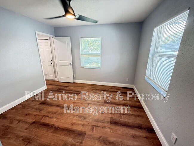 Building Photo - 2809 Marconi St