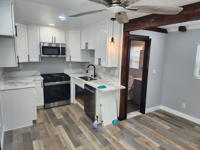 Building Photo - 3014 Clay Ave
