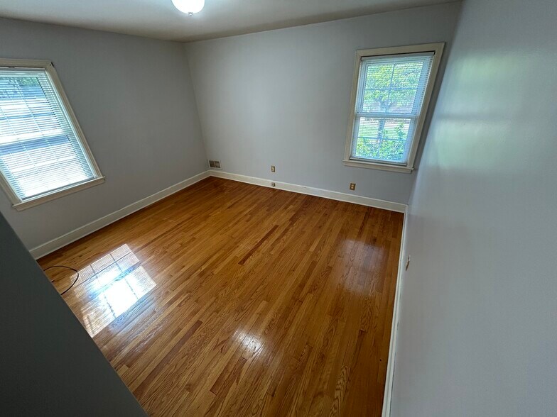 Building Photo - 3316 Troy Ave NW