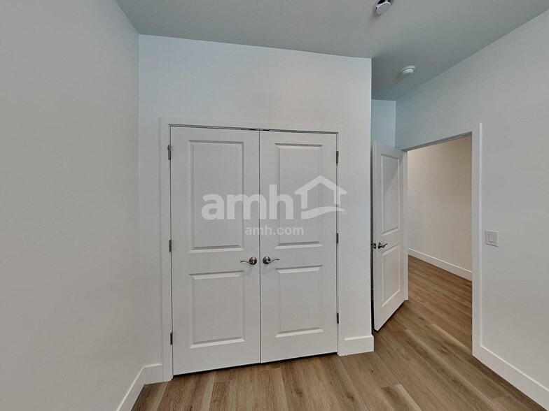 Building Photo - 9559 E Friedel Dr