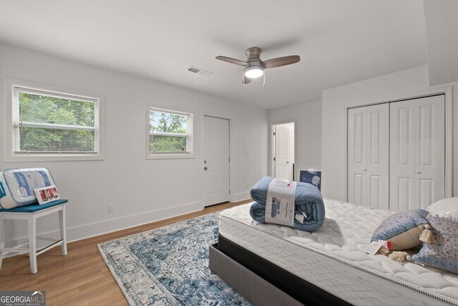 Building Photo - 636 Francis Pl NW