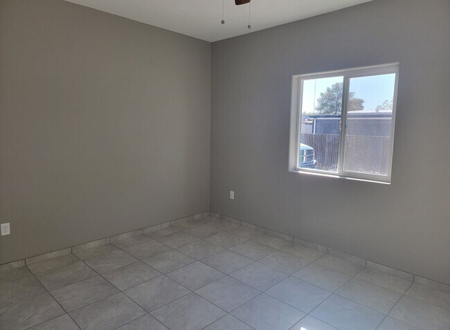 Building Photo - COMING SOON! Brand New 3BR 2BA Unit w/ Central A/C • Stainless Kitchen in Tucson