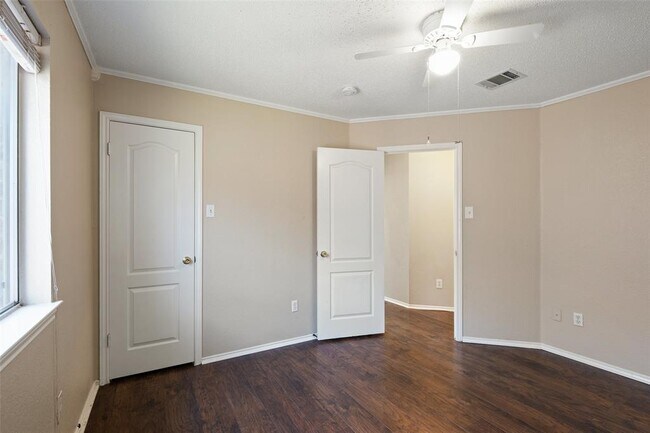 Building Photo - 1008 Chippewa