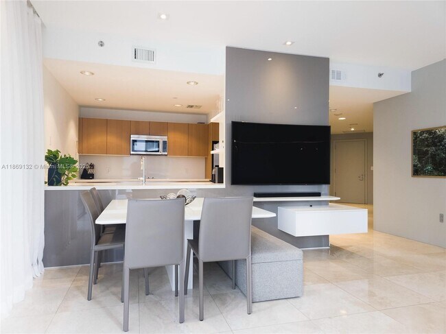 Building Photo - 1060 Brickell Ave