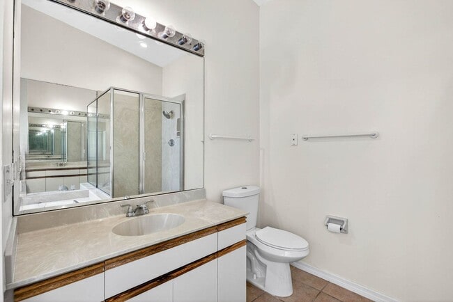 Building Photo - 1,961SF Condo | 3 Bedrooms & 2.5 Bathrooms...