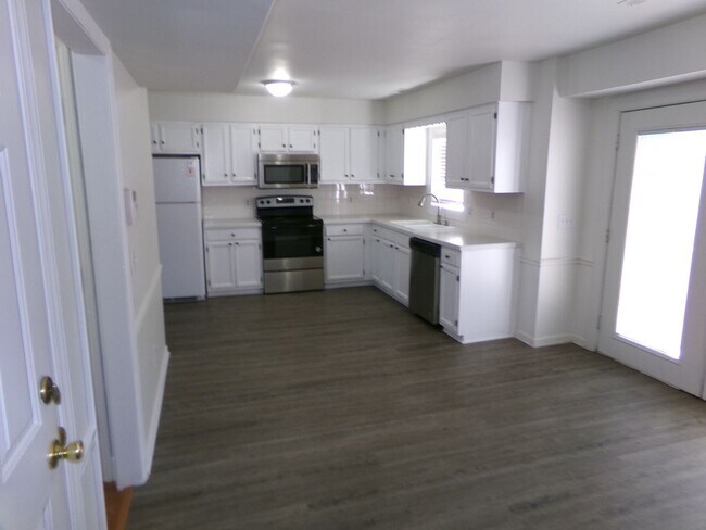 Building Photo - Well-kept 3 bedroom 2 1/2 bath home in the heart of Clemmons