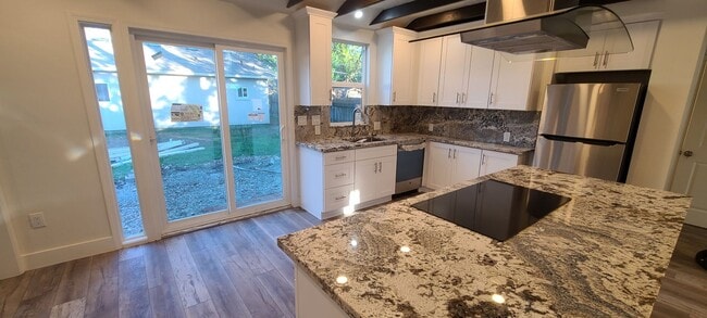 Building Photo - 1402 Clara Ln