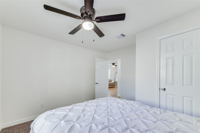 Building Photo - 6603 Victoria St