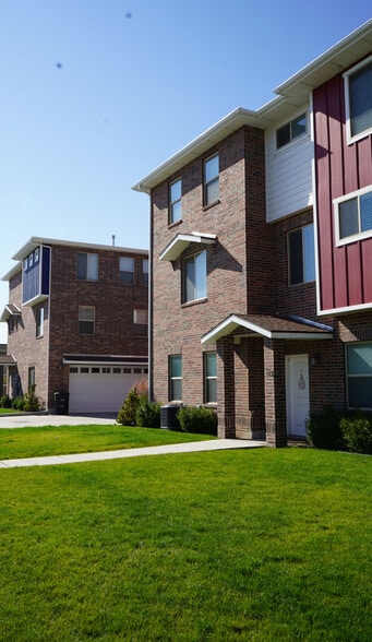 Building Photo - 295 N 200 W