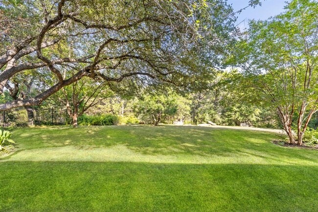 Building Photo - 8848 Chalk Knoll Dr