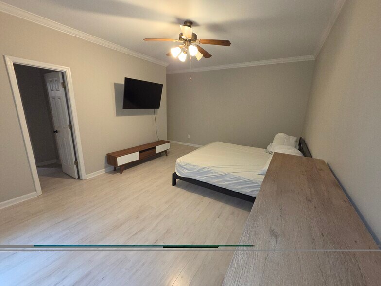 Building Photo - 321 Dulaine Cv