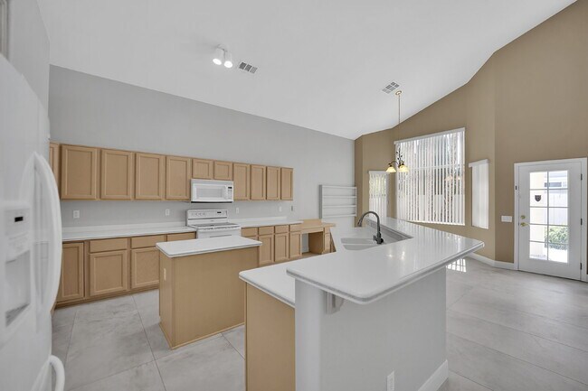 Building Photo - Spacious 4-bedroom, 3-car garage home feat...