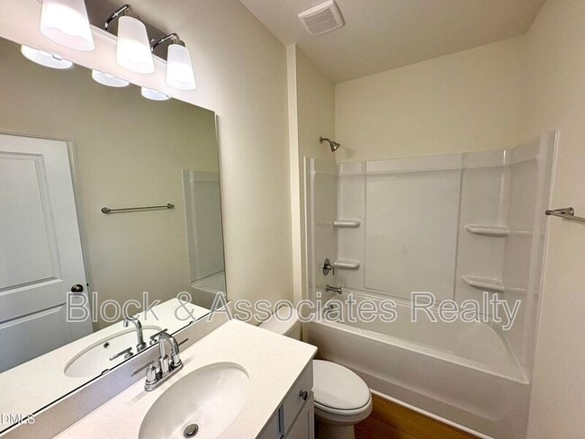 Building Photo - 721 Parc Townes Dr