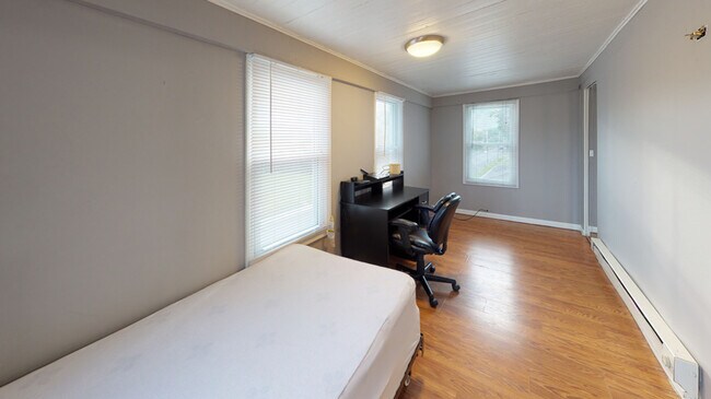 Building Photo - 1406 E Genesee St