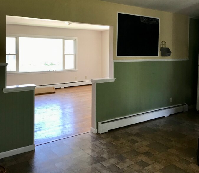 Building Photo - 189 Russell St